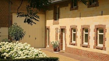 Nhà phong cách cổ điển, 3 phòng ngủ | Ngoại thất