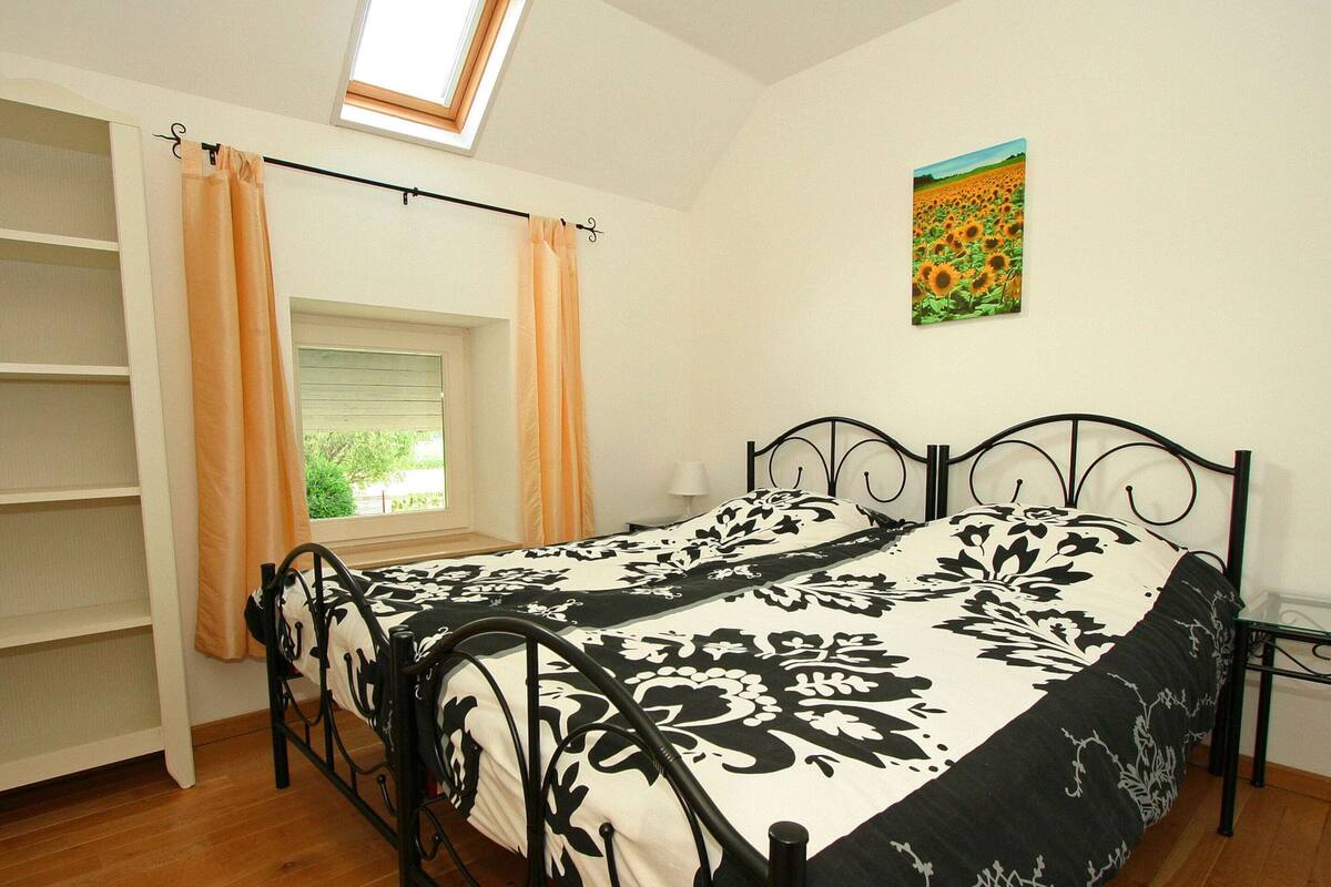 Rumah Comfort, 3 kamar tidur | 6 kamar tidur dan dilengkapi dengan perabotan berbeda-beda