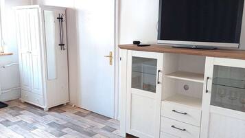 Classic Apartment, 1 Bedroom | Living room