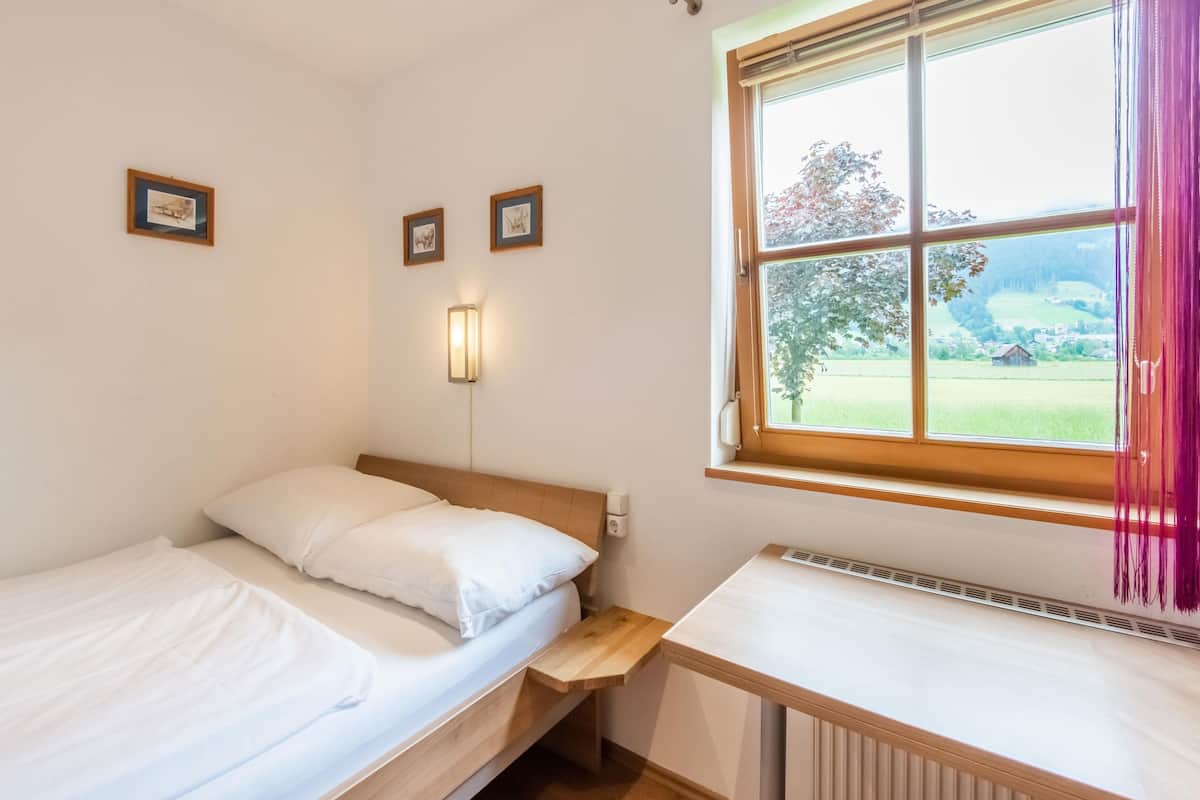 Apartemen Comfort, 3 kamar tidur | 5 kamar tidur dan dilengkapi dengan perabotan berbeda-beda
