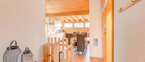 Classic Apartment, 2 Bedrooms | Dining