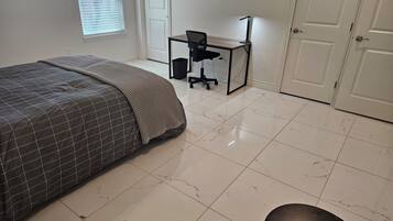 2 camere, una scrivania, ferro/asse da stiro, Wi-Fi gratuito