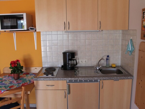 Fridge, microwave, coffee/tea maker, electric kettle