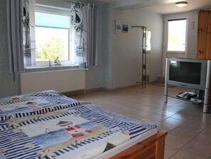 Comfort Apartment, 2 Bedrooms | 3 bedrooms, individually furnished, bed sheets - Comfortable Apartment Near Seabeach in Rerik (Rerik)