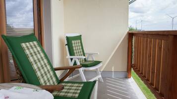 Classic Apartment, 2 Bedrooms | Balkoni