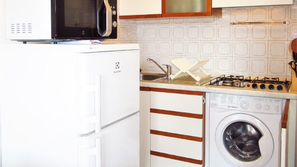 Private kitchen - Lovely Holiday Home in Porto Santa Margherita With Pool (Caorle)