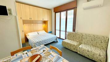 3 bedrooms, bed sheets