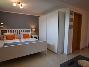 Room - Beautiful Apartment in Robertsdorf With Garden (Blowatz)