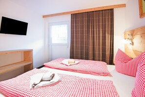 Classic House, 4 Bedrooms | 4 bedrooms, individually furnished, bed sheets - Beautiful Holiday Home in a Stunning Location With Sauna (Fuegen)