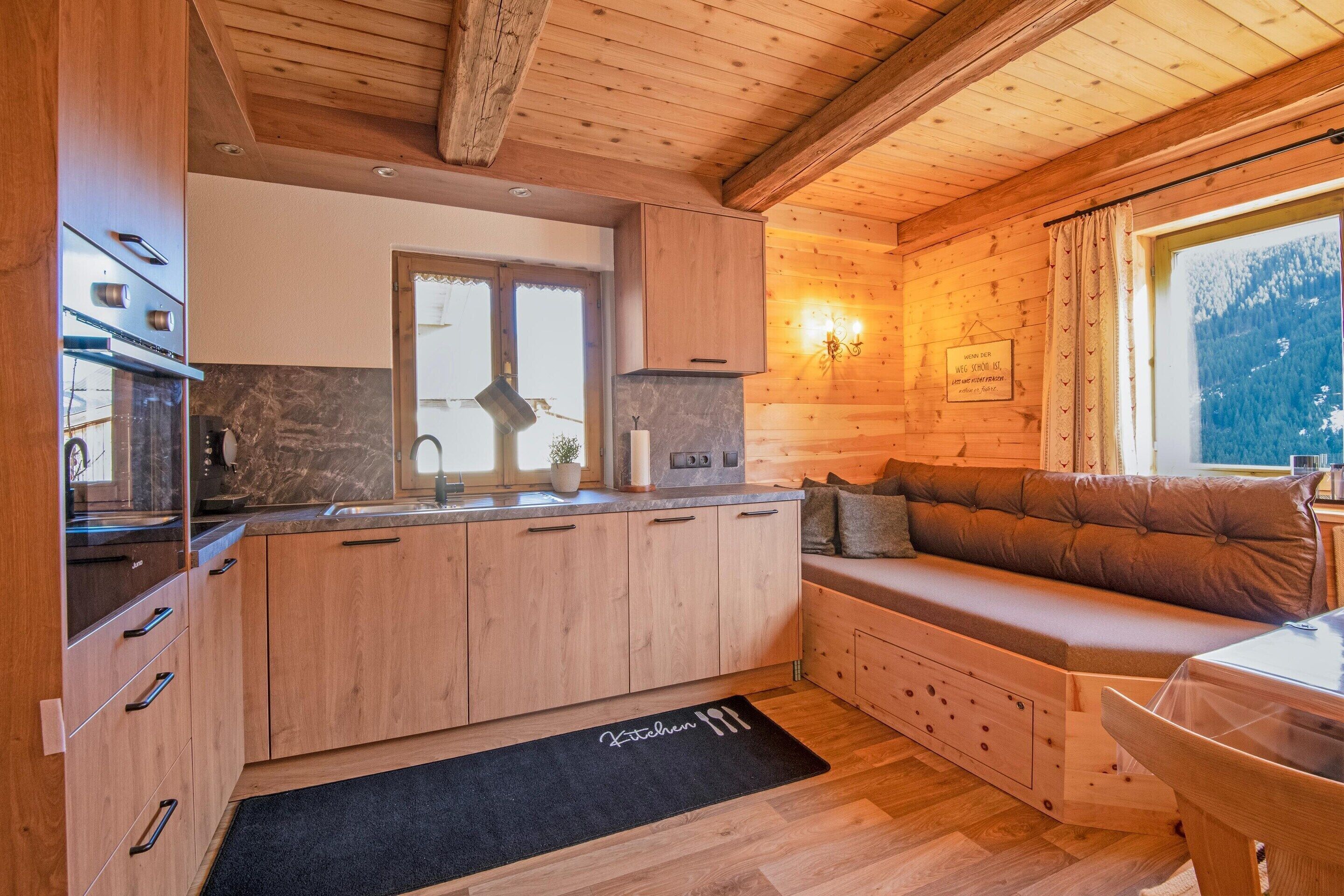 Rumah Klasik, 4 kamar tidur | Dapur pribadi | Lemari es, microwave, oven, dan mesin pencuci piring