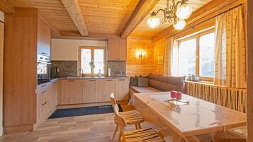 Rumah Klasik, 4 kamar tidur | Tempat makan