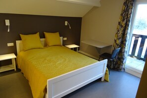 3 makuuhuonetta, yksilöllisesti kalustettu