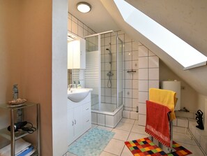 Comfort Apartment, 1 Bedroom | Bathroom | Shower, hair dryer - Attractive Apartment in Klutz Near the Sea (Klütz)