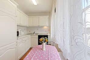 Classic Apartment, 1 Bedroom | Private kitchen | Fridge, microwave, oven, coffee/tea maker