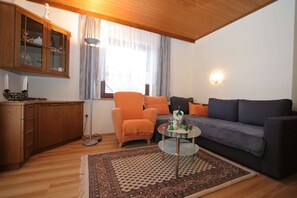 Living room - Modern Apartment With Garden Near the Petzen ski Area in Eberndorf / Carinthia (Eberndorf)