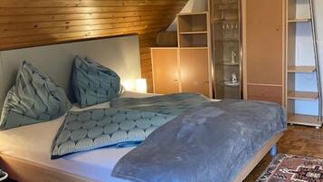 Apartamento clássico, 2 quartos | 3 quartos, individualmente mobiliados, roupa de cama