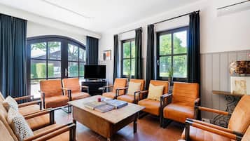 Classic-Haus, Mehrere Schlafzimmer | Wohnzimmer | DVD-Player