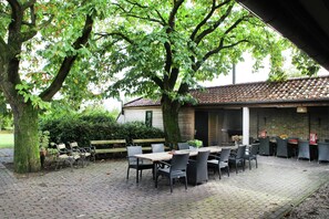 Outdoor dining - Atmospheric Country House in Asten on a Golf Course (Heusden Gem Asten)