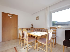 Appartement Classique, 3 chambres | Salle de séjour