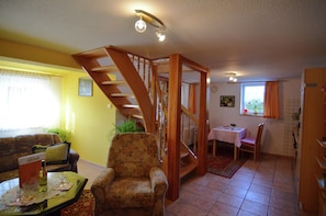 Classic House, 2 Bedrooms | Living room - Holiday Home in Neustadt am Rennsteig With Pond (Grossbreitenbach)