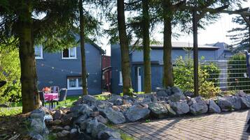 Classic Apartment, 2 Bedrooms | Garden