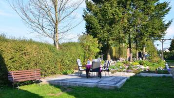 Tempat makan outdoor