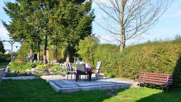 Classic Apartment, 2 Bedrooms | Garden