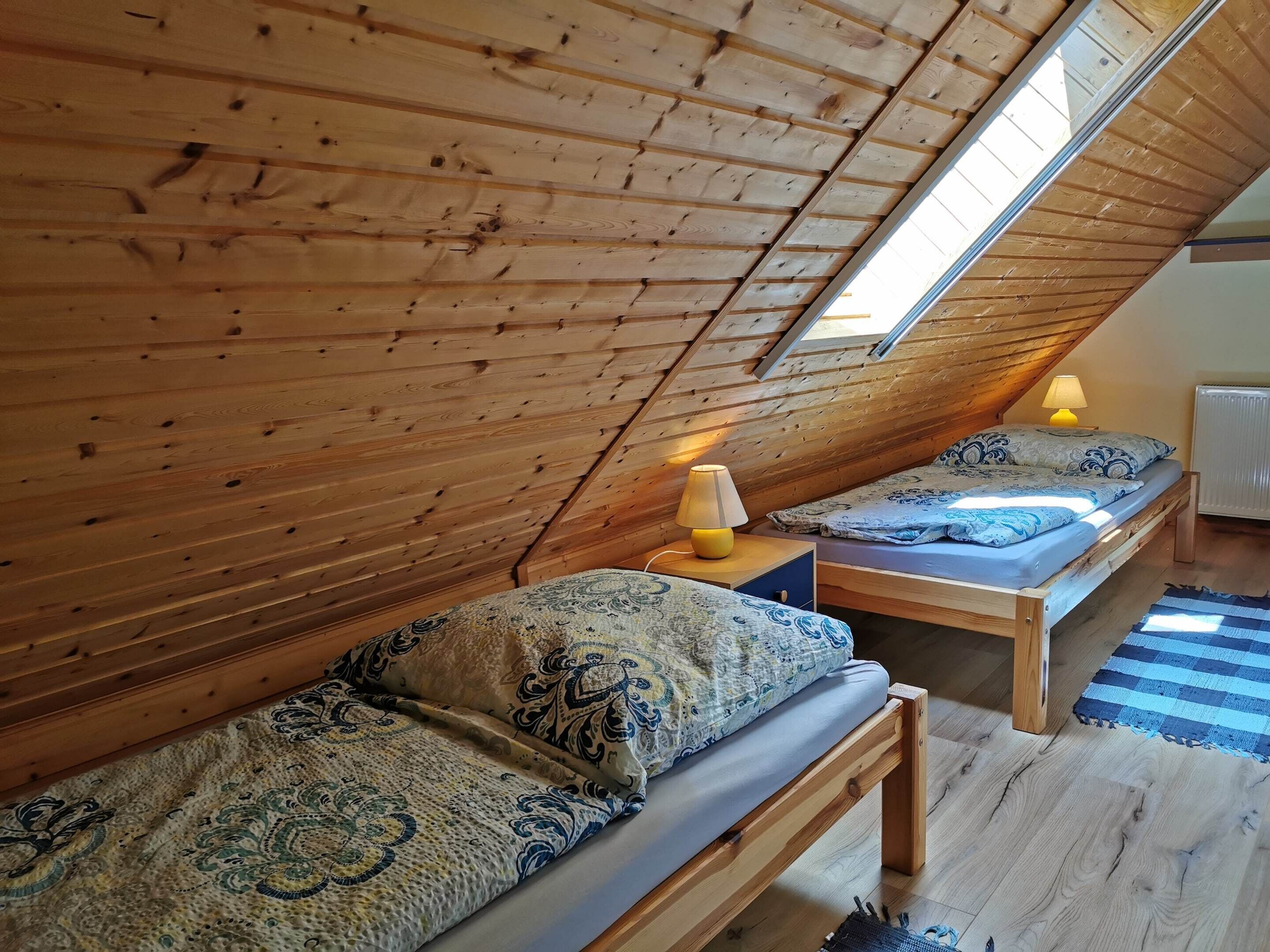 7 chambres, ameublement personnalisé, draps fournis