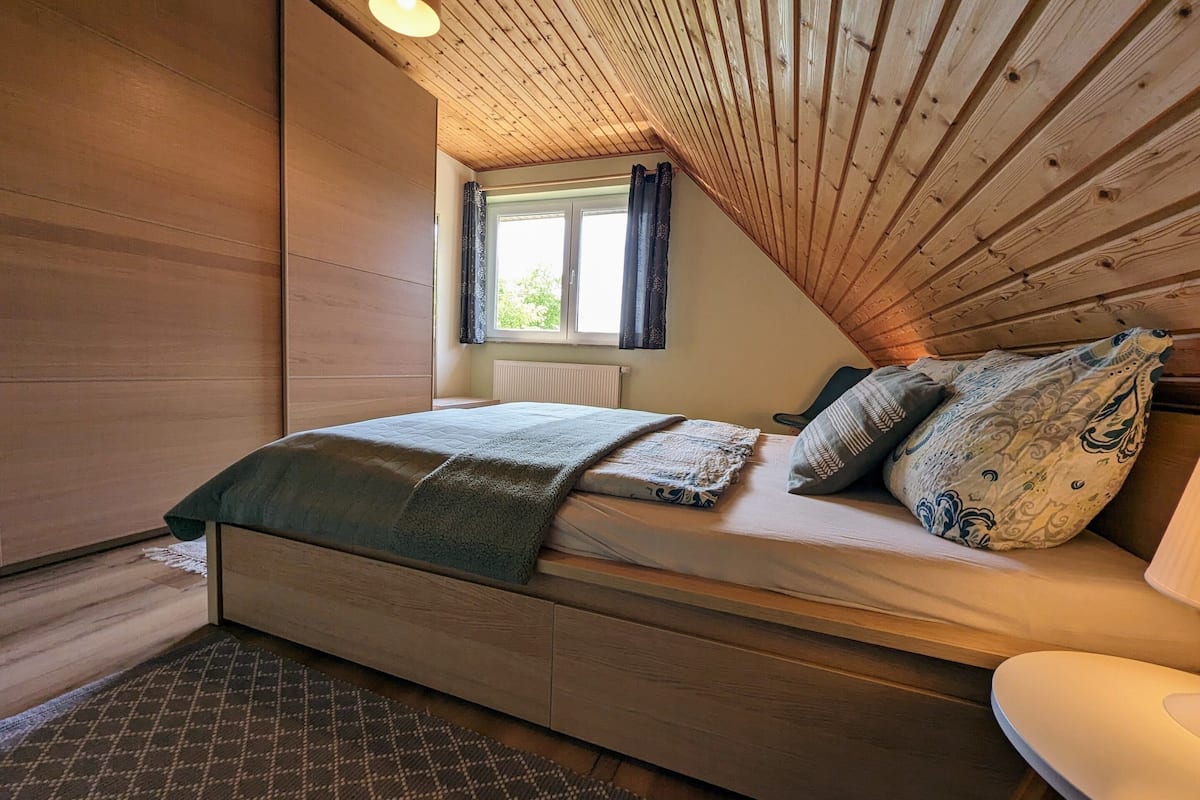 Klassiek appartement, 2 slaapkamers | 2 slaapkamers, individueel gemeubileerd, beddengoed