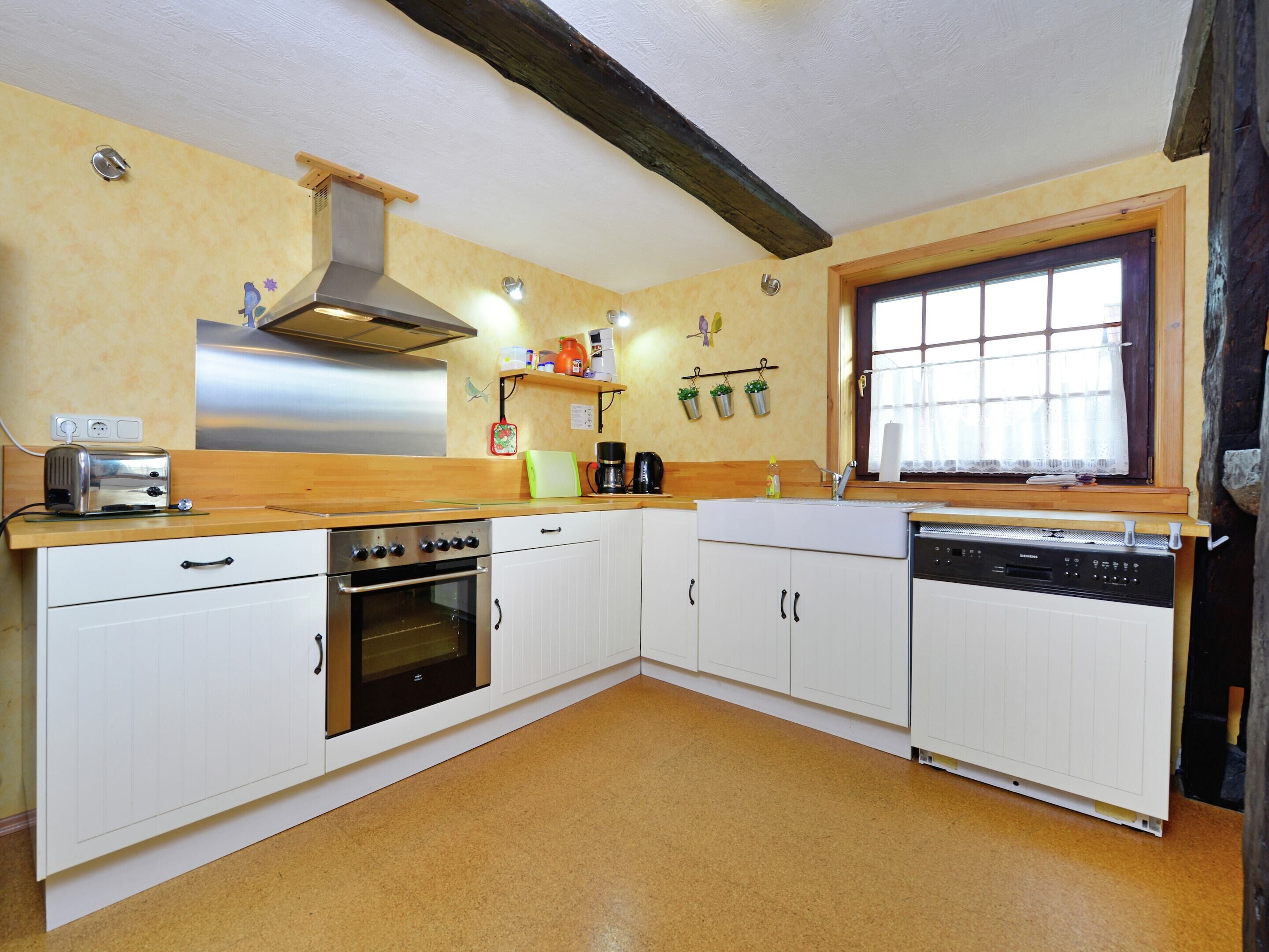 Kühlschrank, Mikrowelle, Ofen, Geschirrspüler