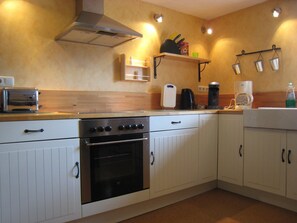 Comfort Apartment, 3 Bedrooms | Private kitchen | Fridge, microwave, oven, dishwasher