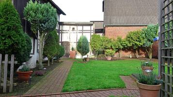 Classic Apartment, 2 Bedrooms | Garden