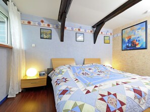 3 개의 침실, 각각 다르게 가구 비치, 다리미/다리미판, 침대 시트