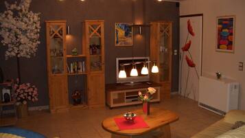 Classic-Apartment, 2 Schlafzimmer | Wohnzimmer | DVD-Player