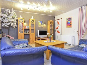 Classic Apartment, 2 Bedrooms | Living room - Cozy Apartment in Lowensen Lower Saxony With Private Terrace (Bad Pyrmont)
