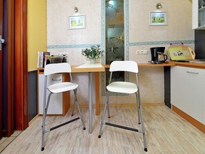 Comfort Apartment, 3 Bedrooms | Living room | DVD player