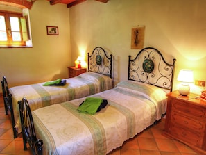 Classic House, 5 Bedrooms | 8 bedrooms, individually furnished, bed sheets - Alluring Farmhouse in Ortignano With Swimming Pool (Ortignano Raggiolo)