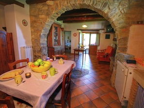 Classic House, 5 Bedrooms | Dining - Alluring Farmhouse in Ortignano With Swimming Pool (Ortignano Raggiolo)