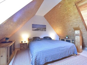 3 bedrooms, individually furnished, bed sheets