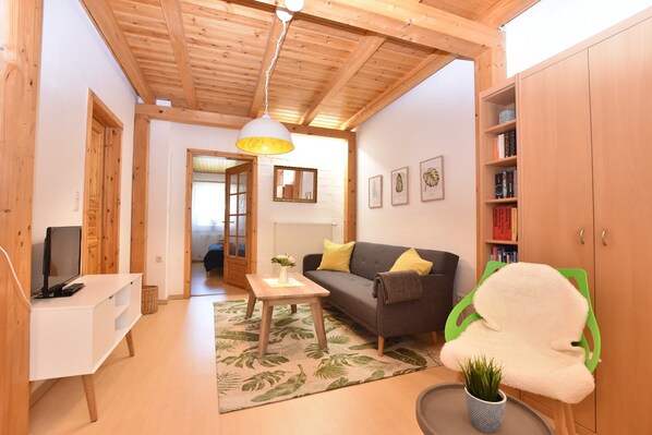 Classic Apartment, 1 Bedroom | Living room