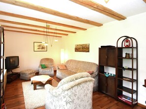 Classic Apartment, 2 Bedrooms | Living room | DVD player