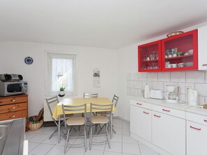 Refrigerador, microondas, horno, lavavajillas
