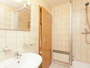 Classic Apartment, 2 Bedrooms | Bathroom
