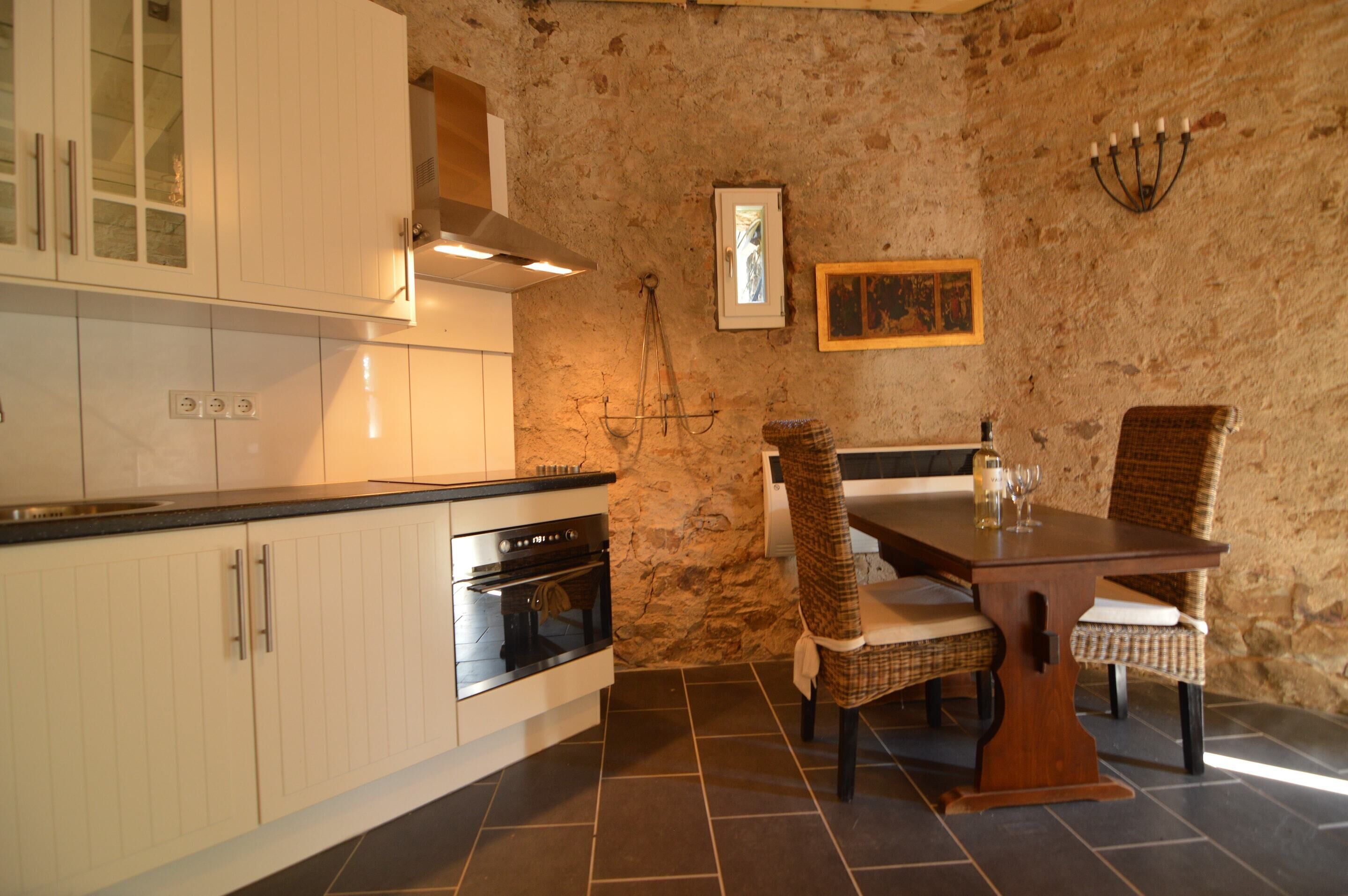 Classic House, 6 Bedrooms | Private kitchen | Microwave, stovetop, coffee/tea maker