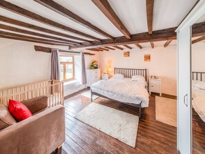 4 bedrooms, individually furnished, bed sheets - Characteristic Holiday Home in Cherain With Balcony (Gouvy)