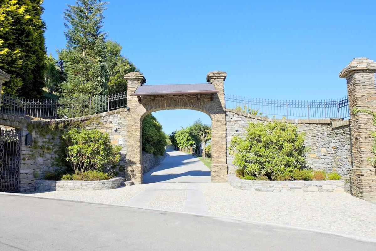 Comfort Villa, 6 Bedrooms | Reception