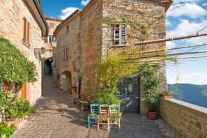 View from property - Farmhouse in Monte Santa Maria Tiberina With Garden (Monte Santa Maria Tiberina)