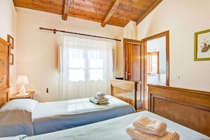 10 bedrooms, individually furnished, bed sheets - Farmhouse in Monte Santa Maria Tiberina With Garden (Monte Santa Maria Tiberina)