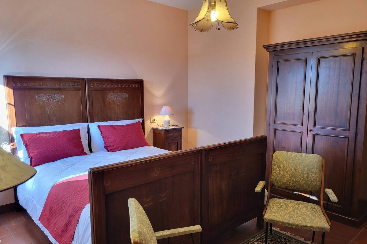 4 bedrooms, individually furnished, bed sheets