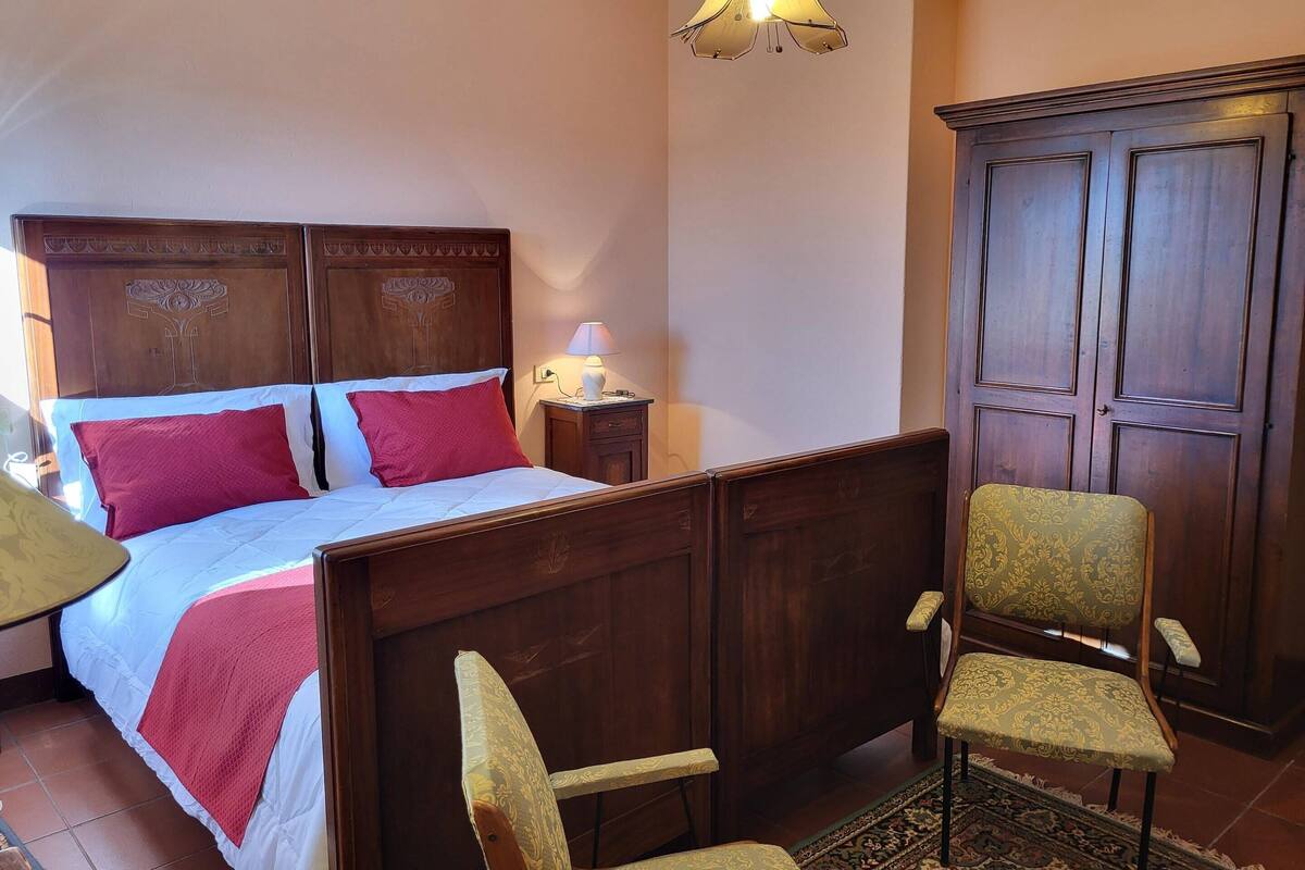 4 bedrooms, individually furnished, bed sheets